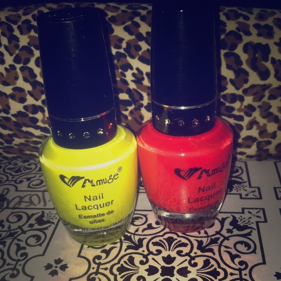 Neon orange and yellow nail polish bundle !