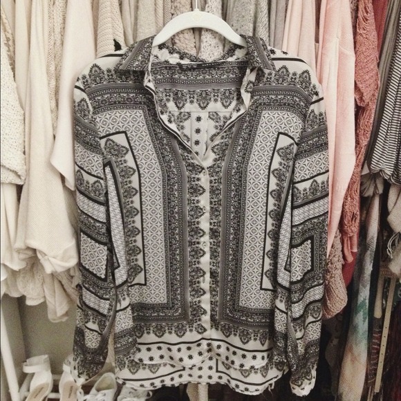 ❌📦 SOLD -- Zara Scarf Print Blouse Top Size Small