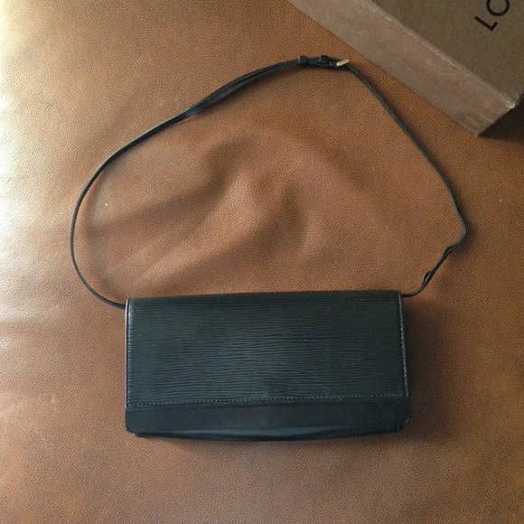 AUTHENTIC Louis Vuitton Epi Leather Purse/Clutch