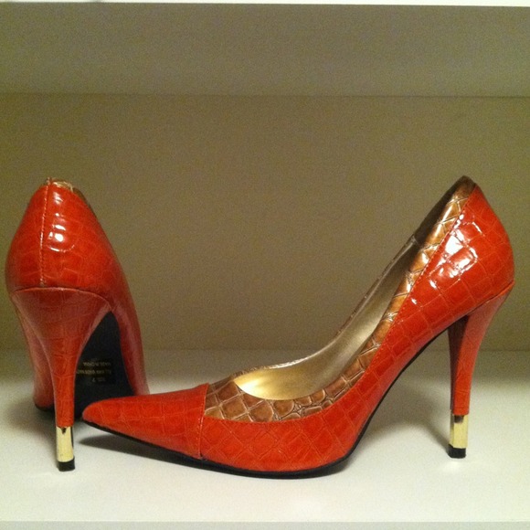 Orange and tan pointed heels with gold on the heel - Picture 1 of 2