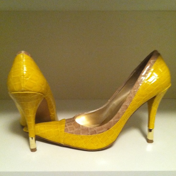 Yellow and tan pointed heels