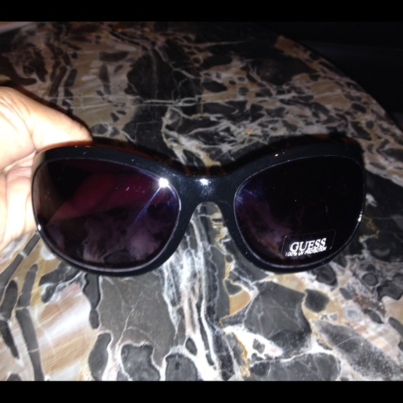 ?HOLD?Brand new Authentic Guess Sunglasses main image 2
