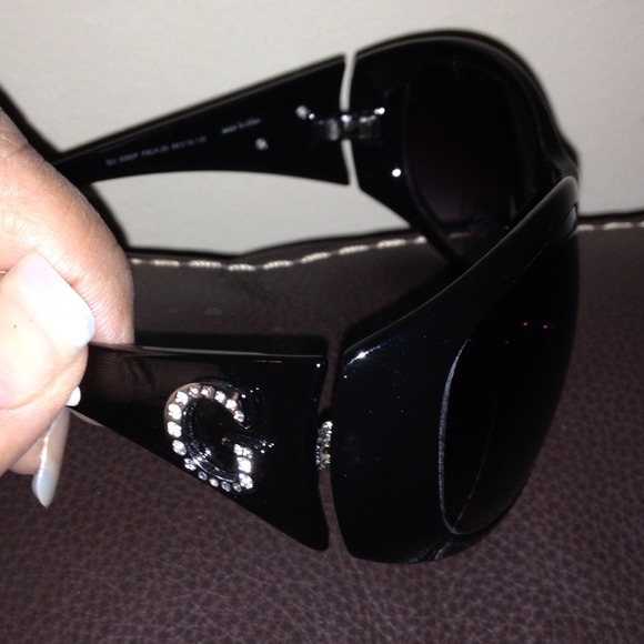 ?HOLD?Brand new Authentic Guess Sunglasses main image 4
