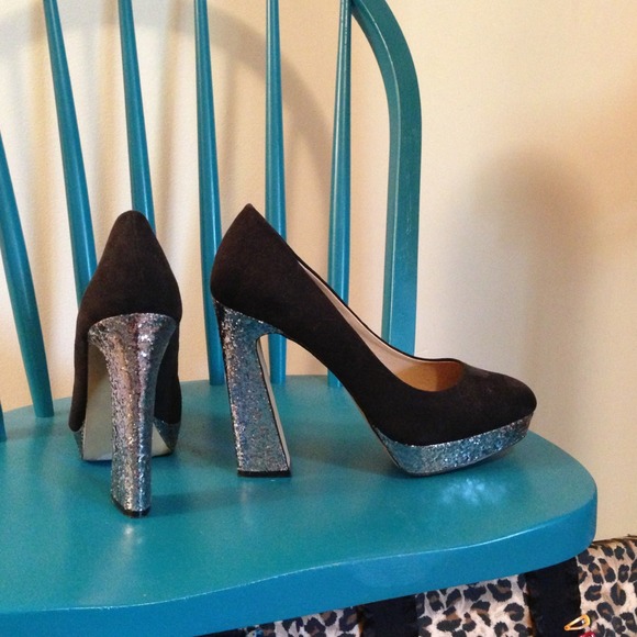 Super cute black and silver heels! Worn once Sz 10