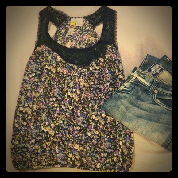 *SOLD!!!* Floral lace racer back tank