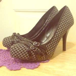 ✅REDUCED✅Apt. 9 plaid heels with buckles!