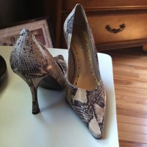 NWOT-BCBGirls Snake Skin Heels