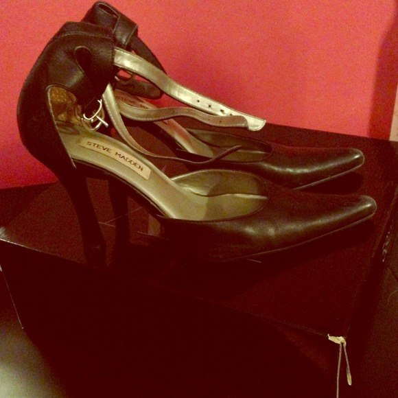 Leather pumps