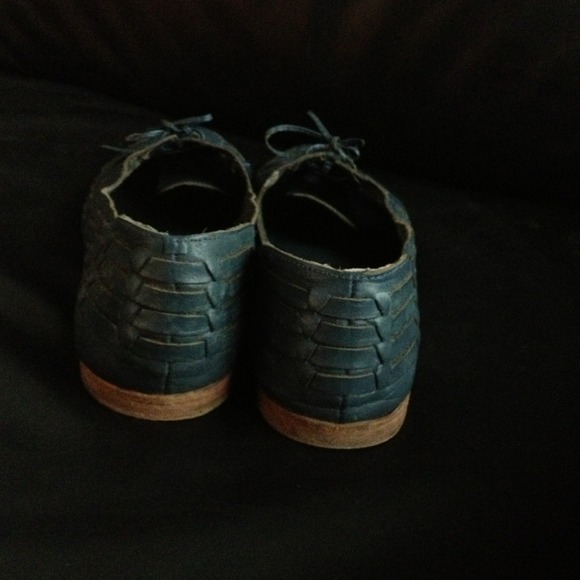 🐱SOLD🐱 Vintage peekaboo woven leather oxfords - Picture 3 of 4