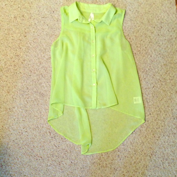 High Low Sleeveless Top.