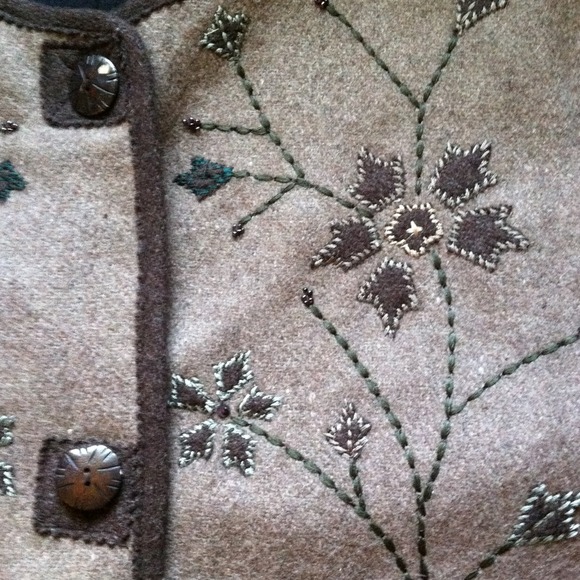 Beautiful Wool Jacket - Picture 2 of 4