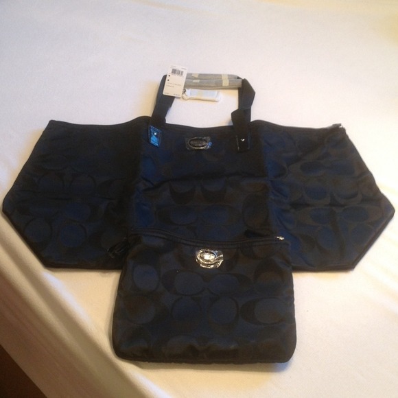 SoLD on EBAY!!!!  Coach weekend bag