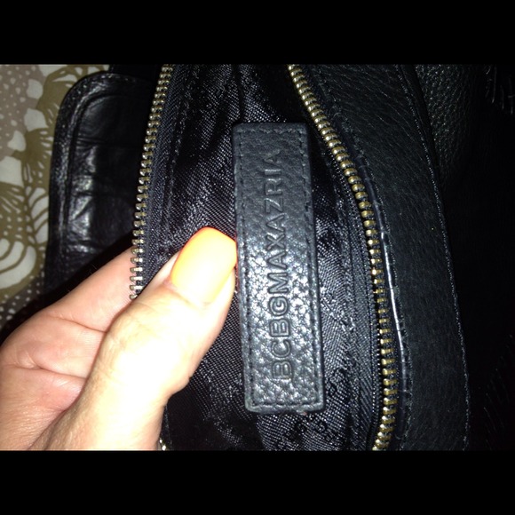 ☀️Sale☀️💯% Beautiful BCBG bag - Picture 3 of 4