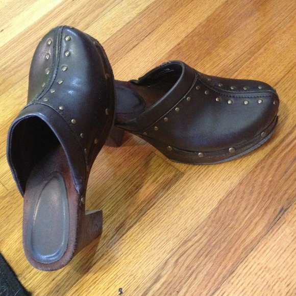 Clogs