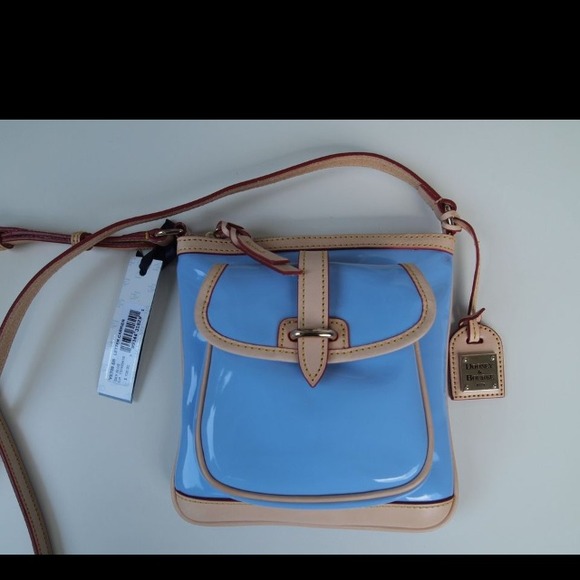 Price drop!!Dooney&Bourkey Leather Letter Carrier