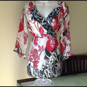 🎉🎉HOST PICK 2/22/14 🎉🎉💋Red Black Ruffeled Top