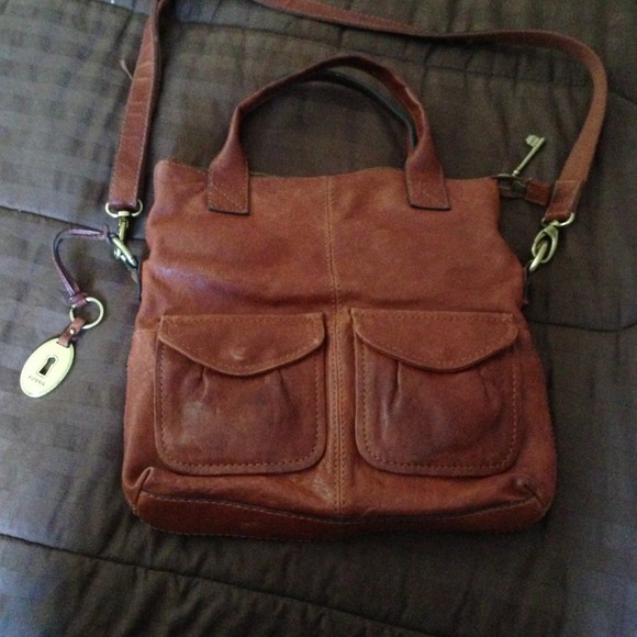 Great condition leather fossil side bag.