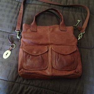 Great condition leather fossil side bag.