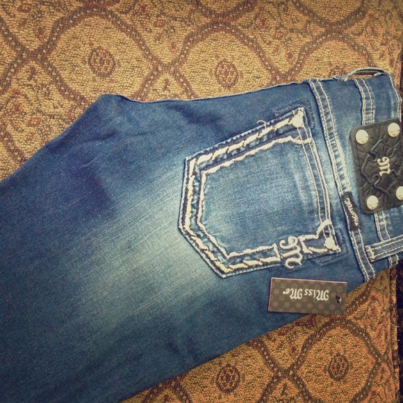 SOLD THROUGH BOUTIQUE. Miss Me skinny.