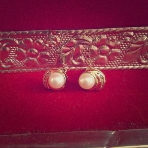 10k Freshwater pearl earrings with diamonds