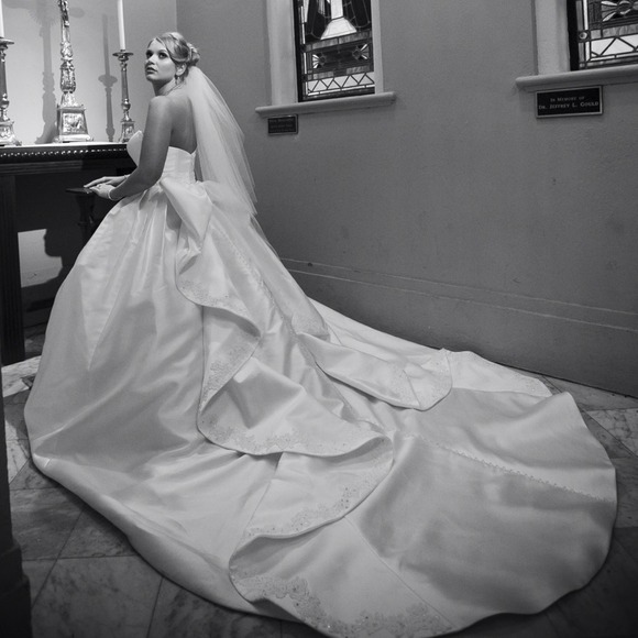 JEWEL PRISCILLA OF BOSTON WEDDING GOWN - Picture 3 of 4