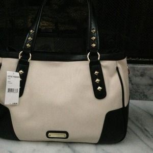 A NWT Steve Madden hand bag