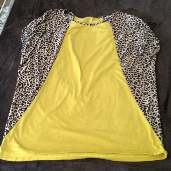 Yellow leopard tunic style top💛
