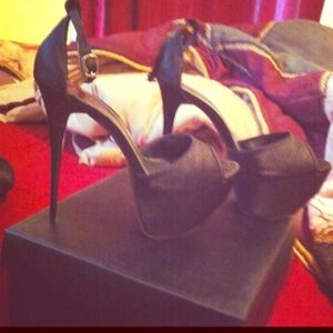 Size 7. Brand new never worn outside.