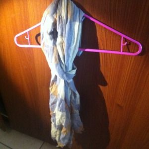 Scarf brand new ! Only $4