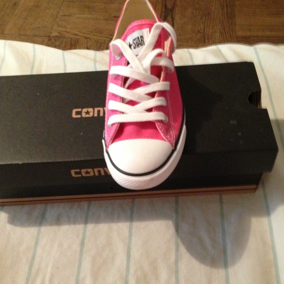 CONVERSE-🚨SOLD🚨 - Picture 2 of 4