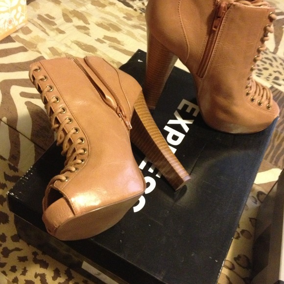 Lace up heels . New - Picture 2 of 4