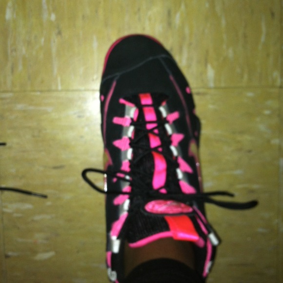 Nikes - Picture 2 of 3