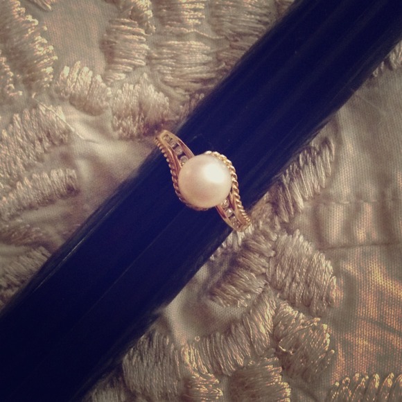 Elegant 10k Freshwater Pearl & Diamond Ring sz 7.5