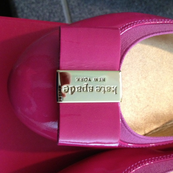 SOLD Kate Spade Hot Pink Patent Bow Flats - Picture 2 of 4