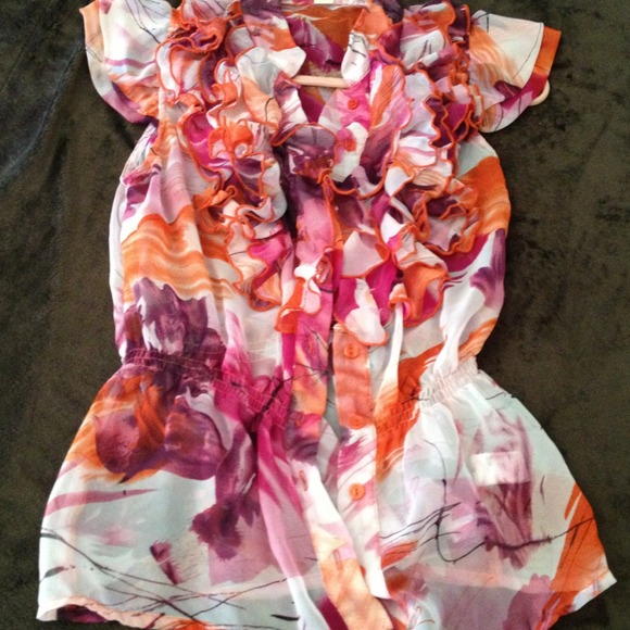 💗💛 SOLD gorgeous ruffle sheer top 💗💛