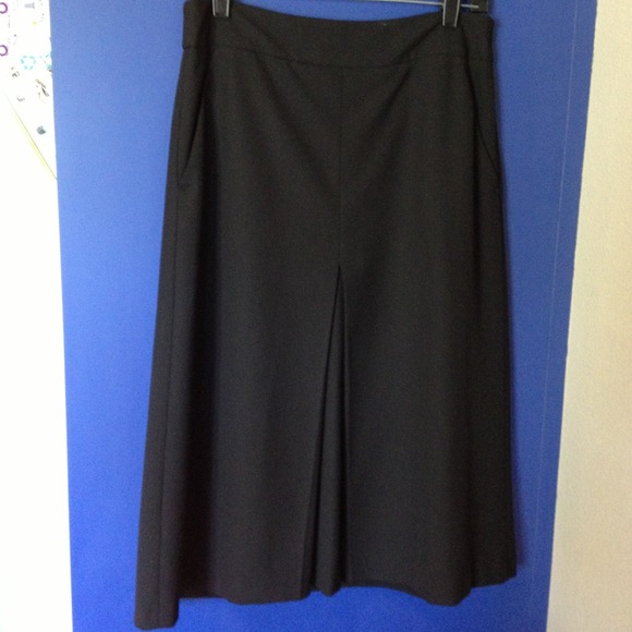 SOLD - Black Zara skirt