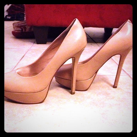 REDUCED! ⬇️ Nude Pumps (high)