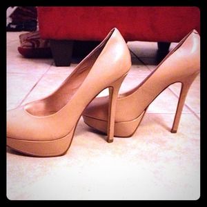 REDUCED! ⬇️ Nude Pumps (high)