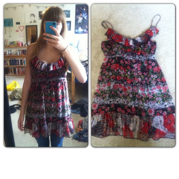 *~REDUCED~* Pretty floral spaghetti strap top