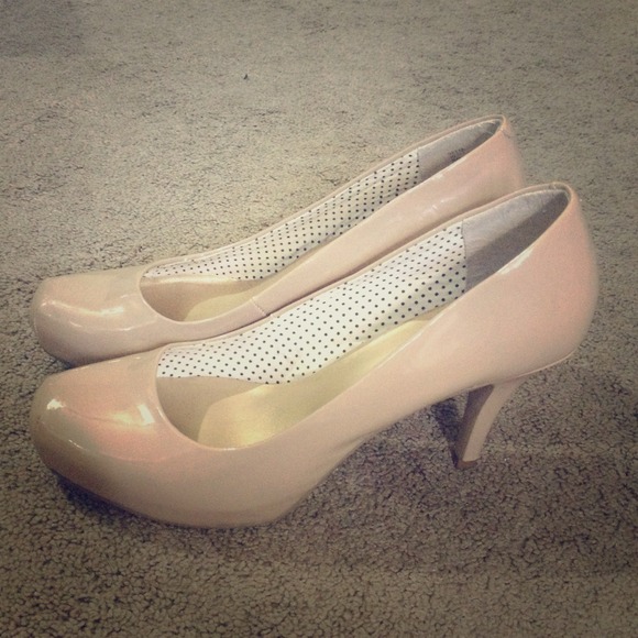 Nude Steve Madden heels