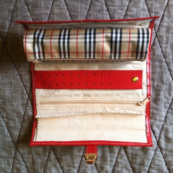 Need a Burberry Autenticator please! Help! - Picture 2 of 4