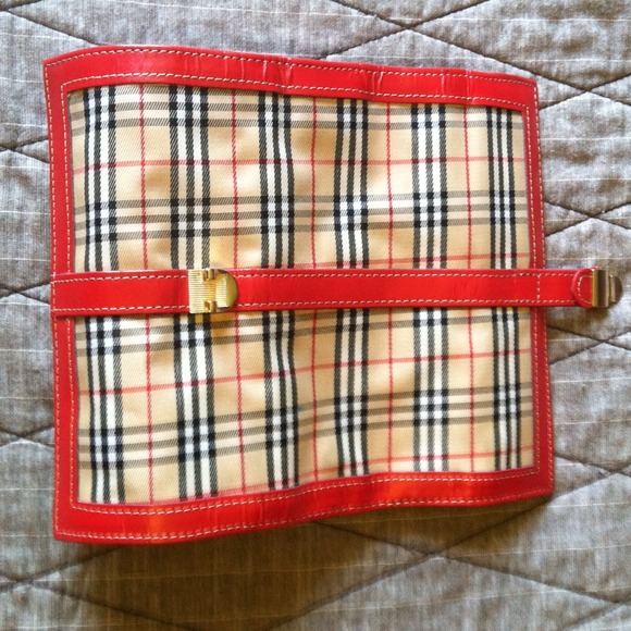Need a Burberry Autenticator please! Help! - Picture 3 of 4