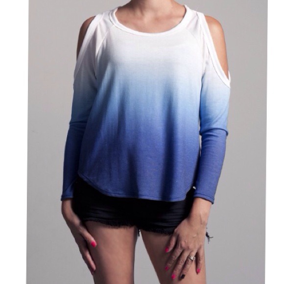 Tops - 🎀NEW- Ombré Cold Shoulder Top