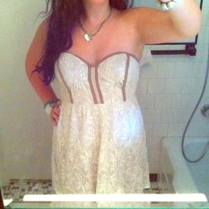 Stunning white lace dress - PERFECT condition