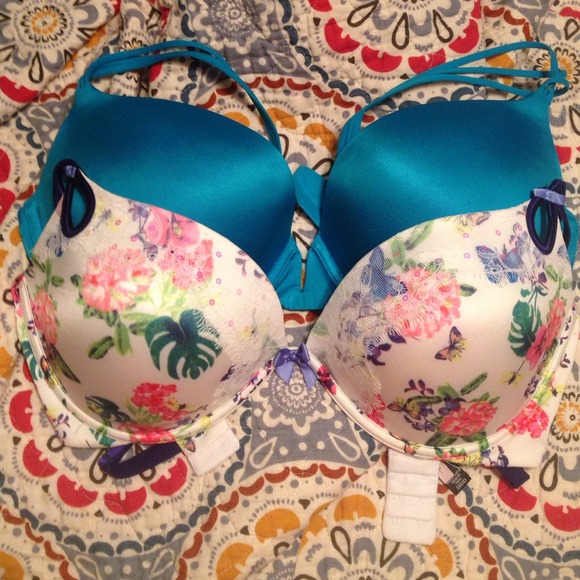 SOLD!!! 38DD Victoria's Secret Bras - Picture 3 of 3