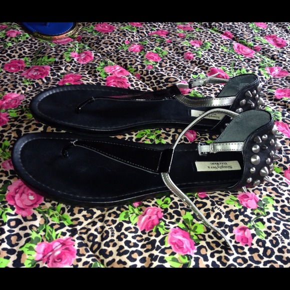 Simply Vera Vera Wang Spiked Sandals!!