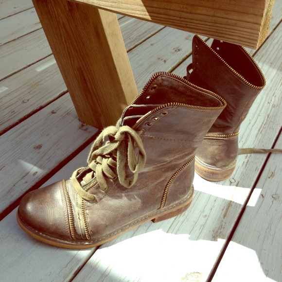 Leather combat boots w camouflage lining - Picture 1 of 3