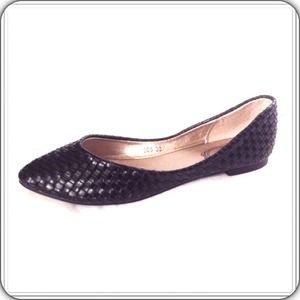 A quality flat emboss  black leather shoes