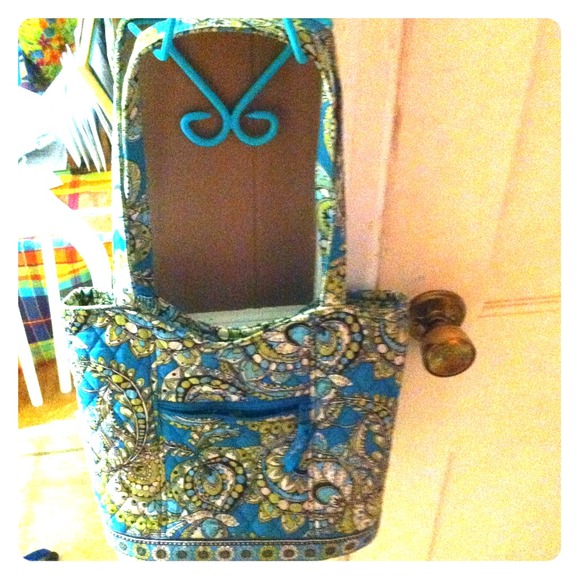**SOLD** VERA BRADLEY PEACOCK BUCKET TOTE