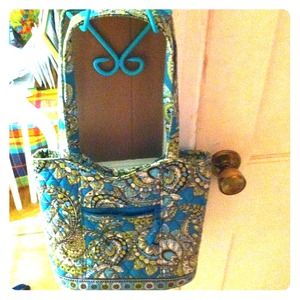 **SOLD** VERA BRADLEY PEACOCK BUCKET TOTE